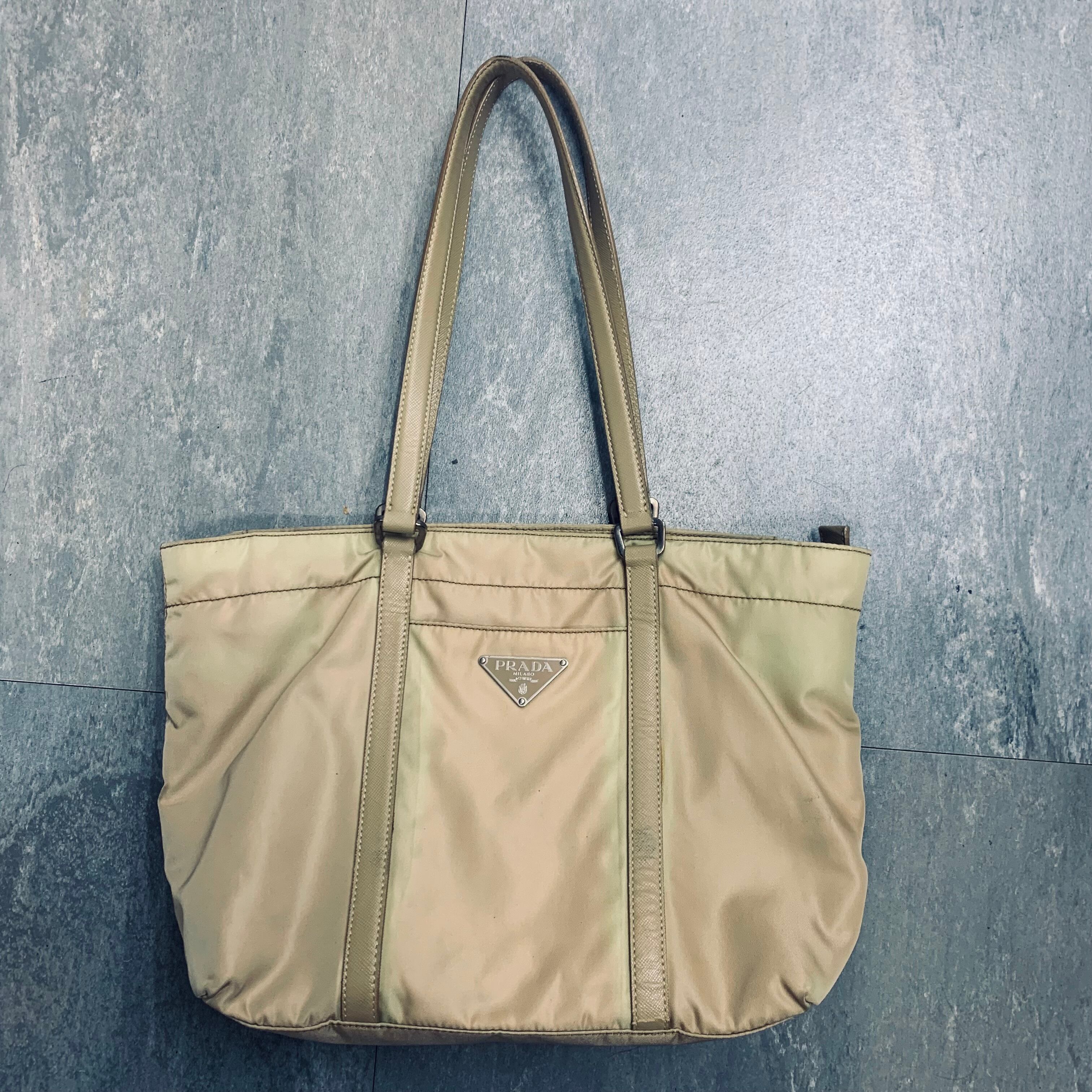 PRADA】プラダ ロゴ入ヴィッテロダイノシボ加工レザートートバッグ
