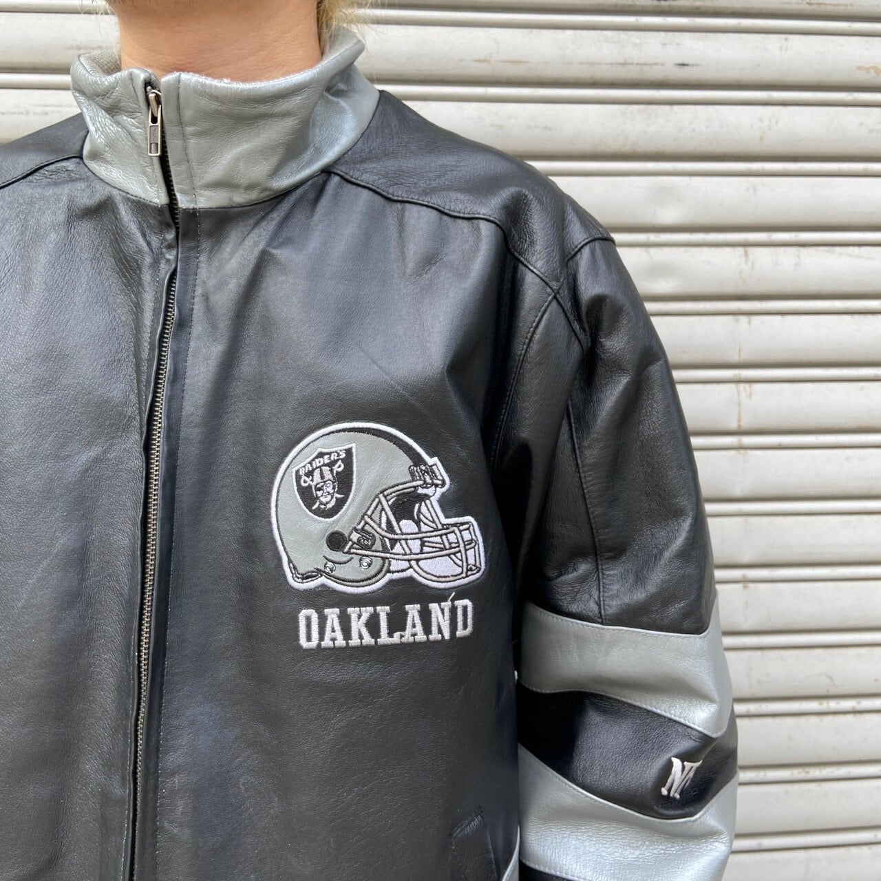NFL オークランド・レイダース レザースタジャン 黒 M チーム NFL オークランド・レイダース レザースタジャン 黒 M チーム