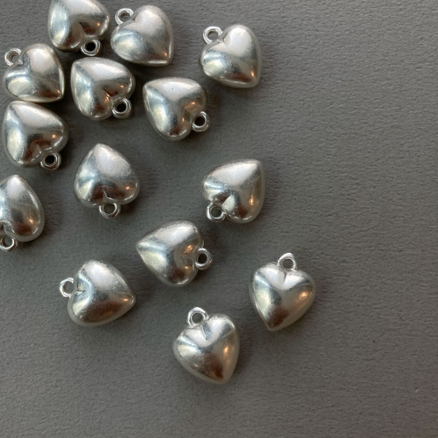 再入荷〉シルバーシンプルハートチャーム | Dua-アクセサリーパーツ