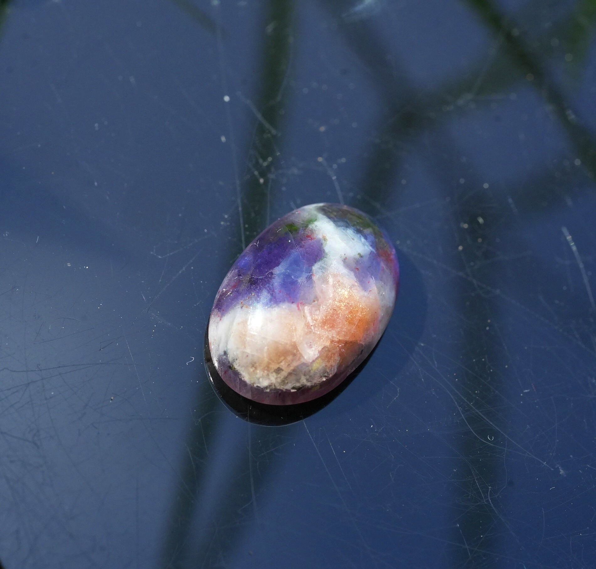 虹インクルージョン入り☆アイオライトサンストーン s1574 | Funky