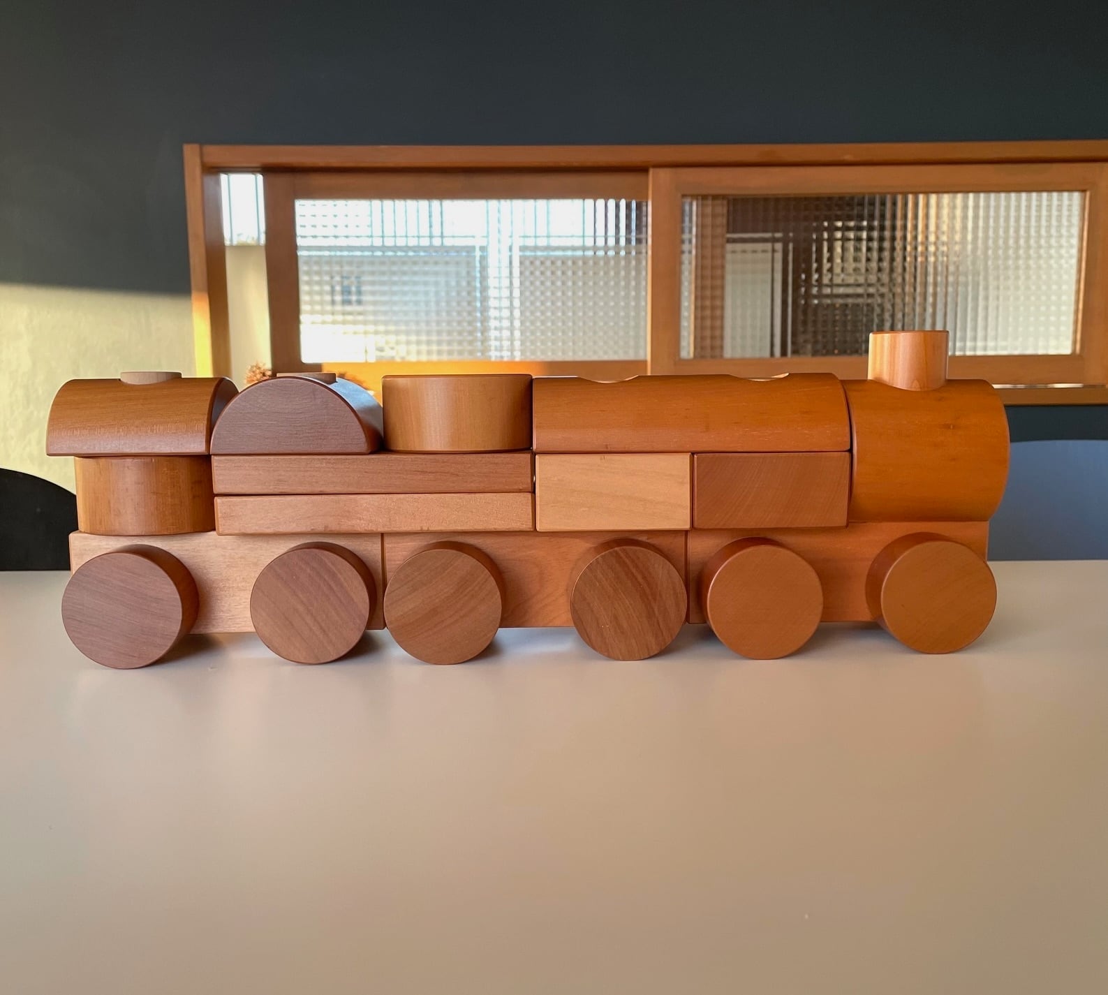 てのひらえほん•寺内定夫の木のおもちゃ•国産の木のおもちゃ