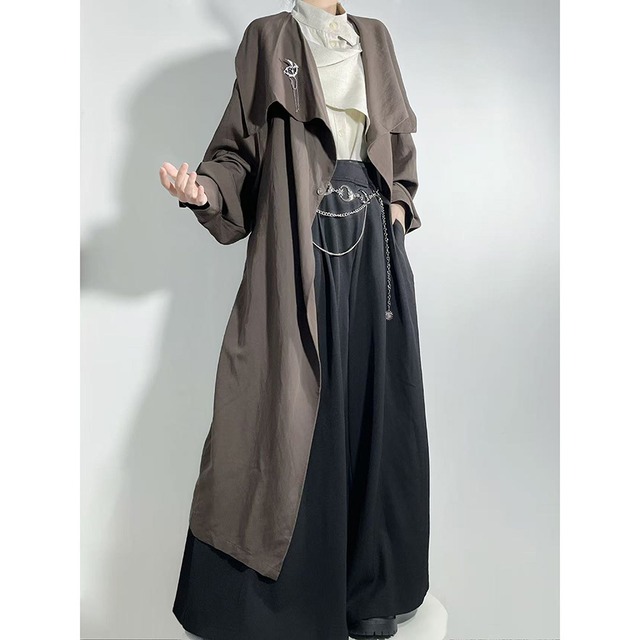 ゴシック寄りモード系ロングコートとゆったりしたシルエットの春服 ジレ｜天使と悪魔