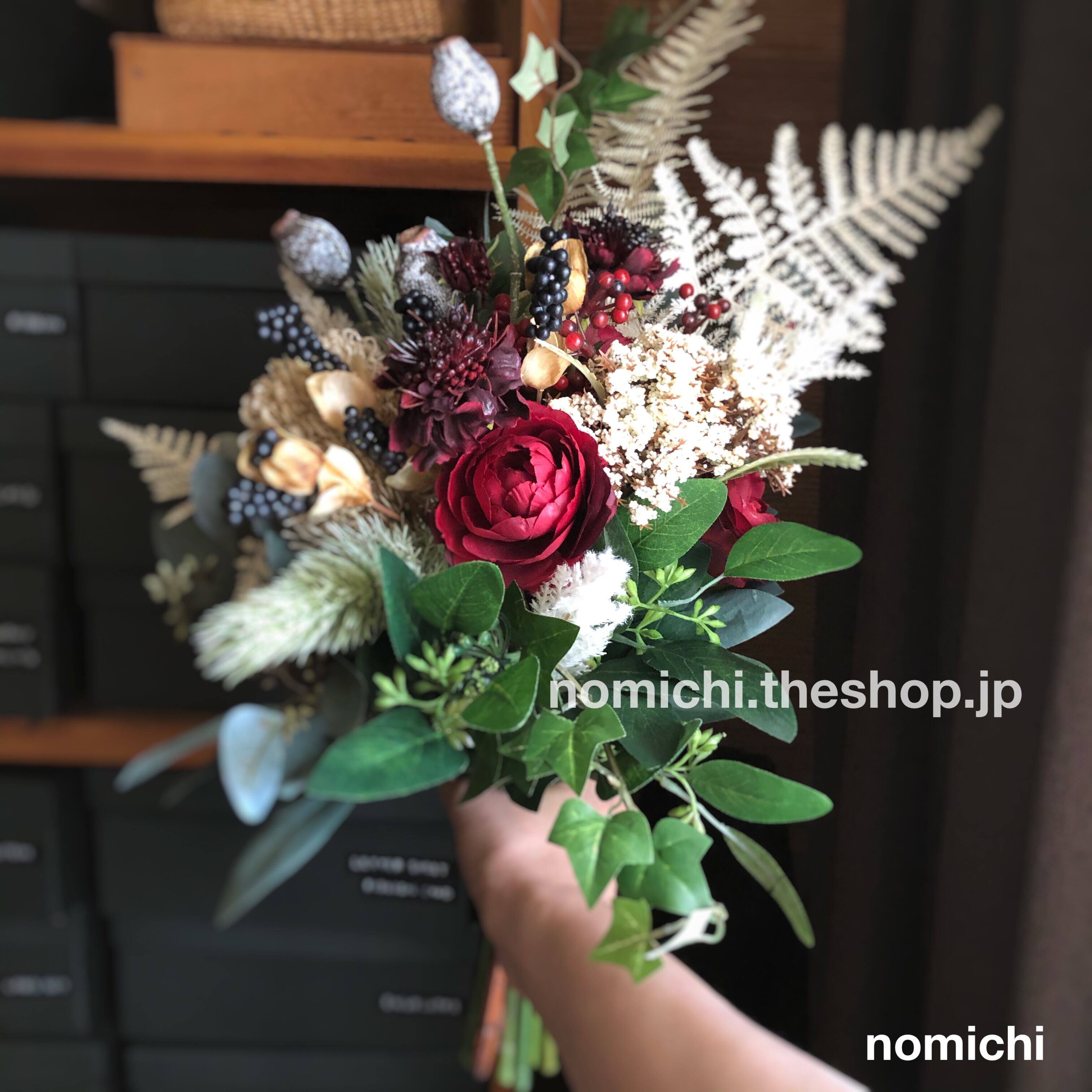 赤い薔薇とバンクシアのブーケ ブートニアセット ウェディングブーケ