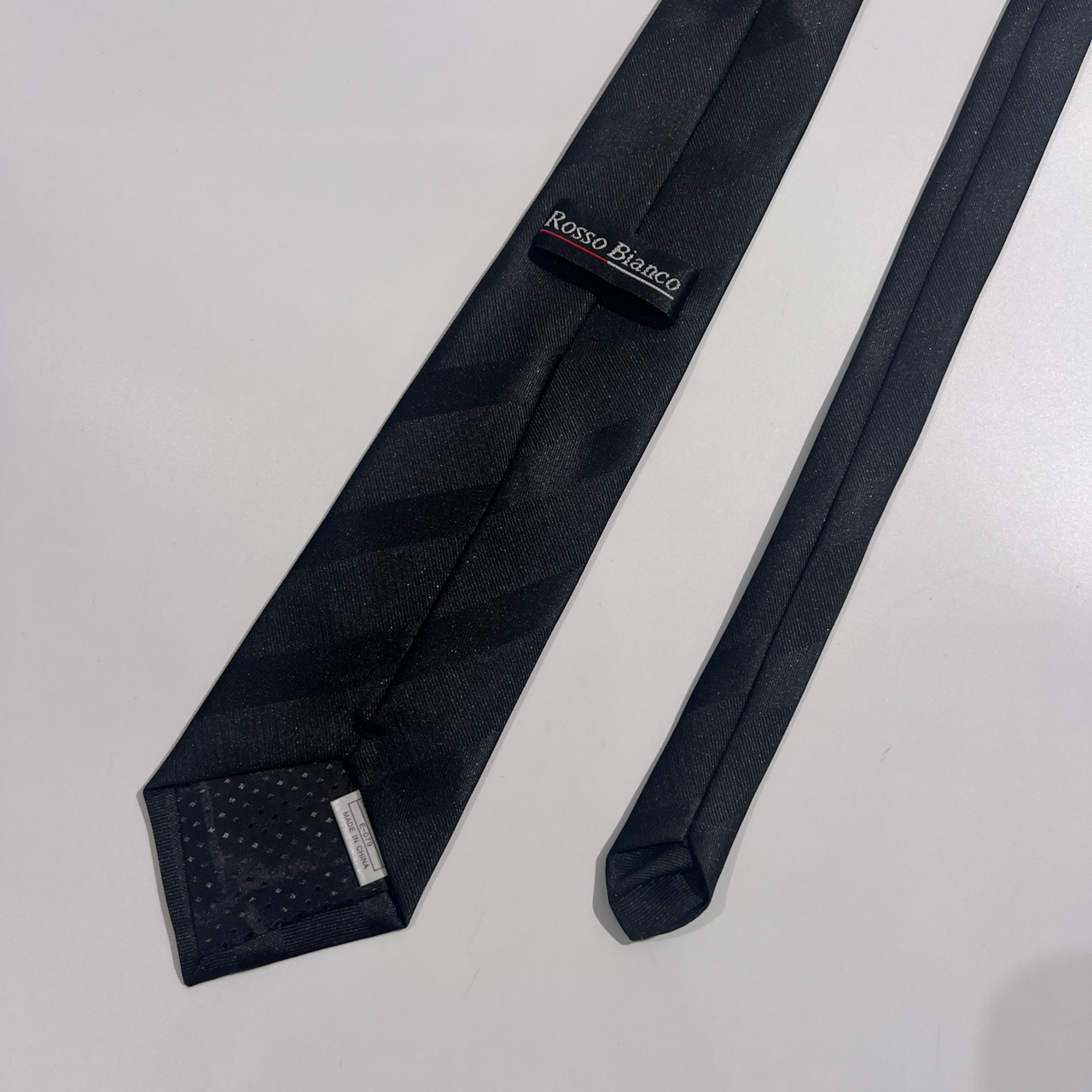 Rosso Bianco ロッソビアンコ シャドーストライプ  ネクタイ ブラック/レジメンタル