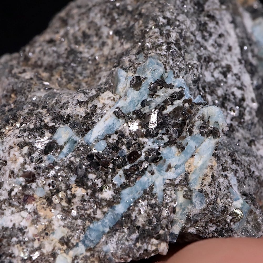 自主採掘！アクアマリン カリフォルニア産 425g AQ337 鉱物 原石