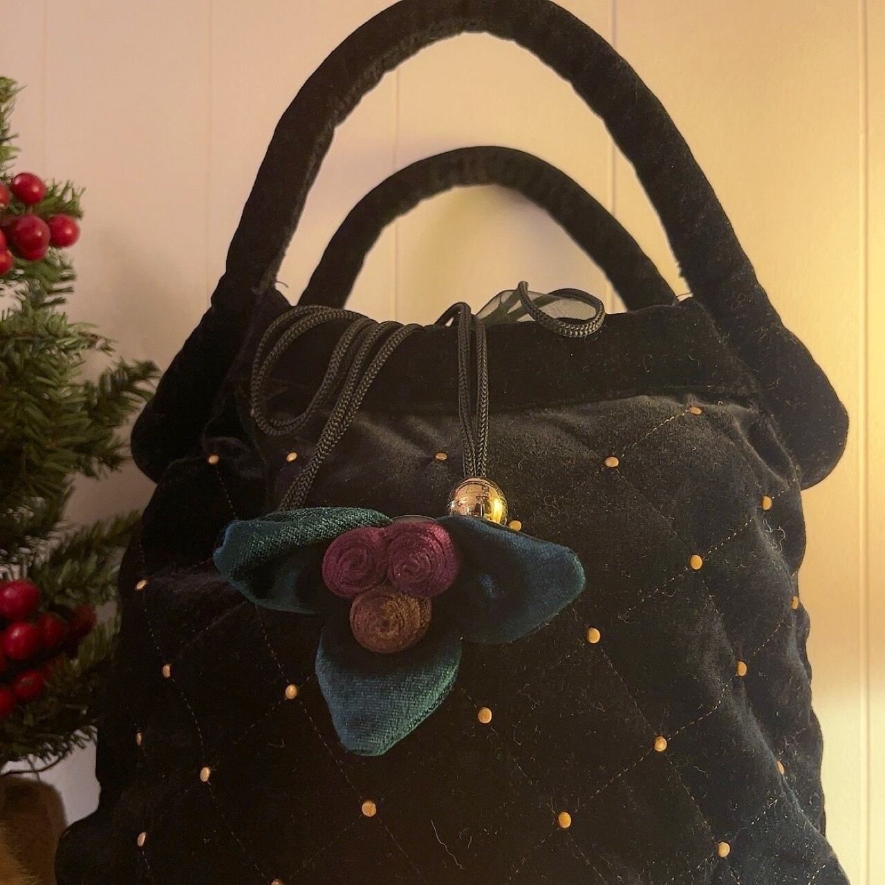 rose brooch quilting velours bag