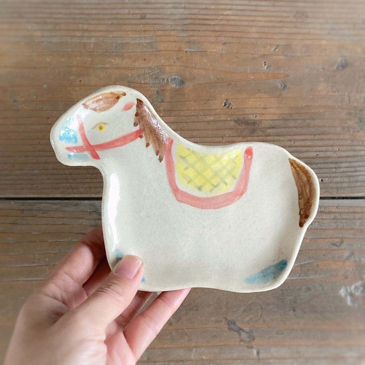 うま型皿　（下絵・カラフル）