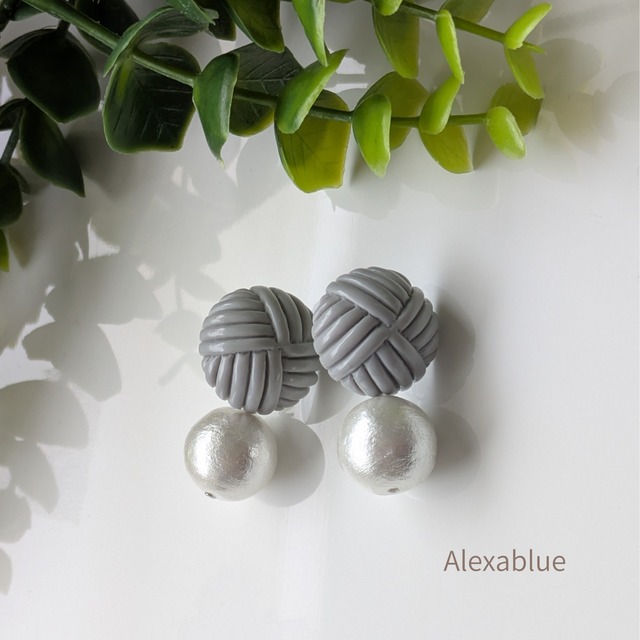 Woven Design グレーカボション × コットンパール ピアス|秋冬アクセサリー 上品かわいい 大人ジュエリー ハンドメイド Woven Design グレーカボション × コットンパール ピアス|秋冬アクセサリー 上品かわいい 大人ジュエリー ハンドメイド