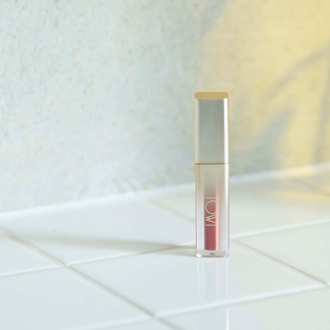 TOWI　Sheer Lip Tint 02 曖昧 | rose brown