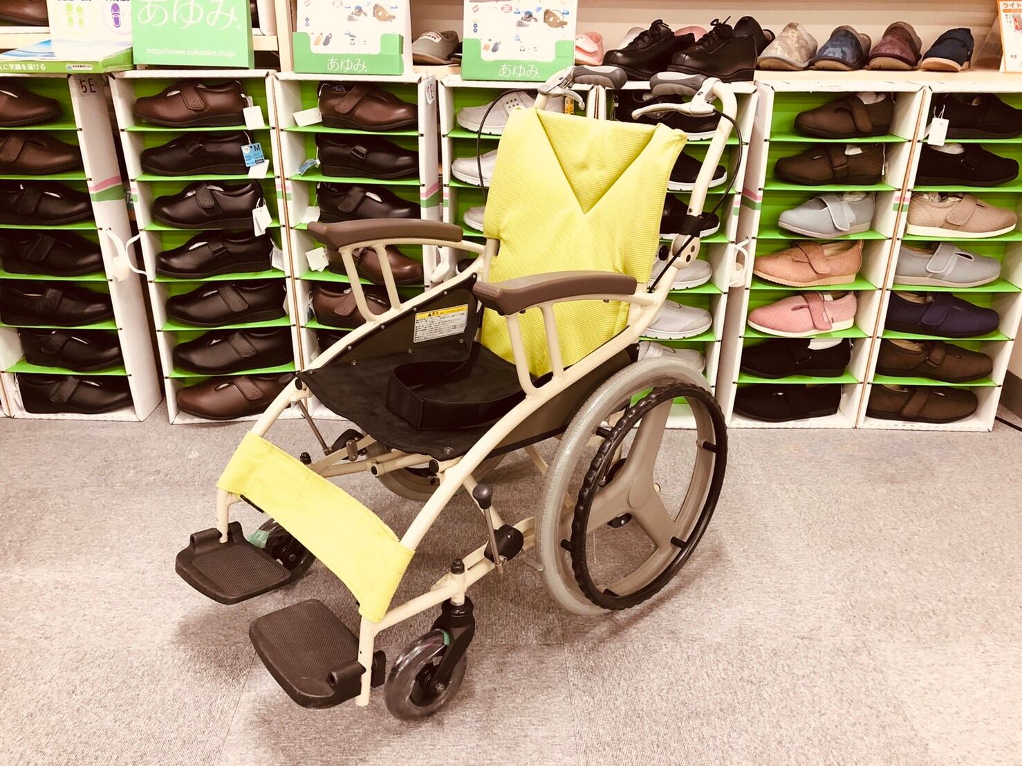 美品】あい&ゆうき 歩行補助兼用車椅子12インチAY12-35