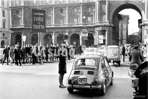 1968年撮影　イタリア　FIAT500 フィアット500 女性警官【443196801】