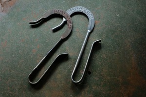 TROPHY CLOTHING " INDUSTRIAL IRON HOOK " Dark iron