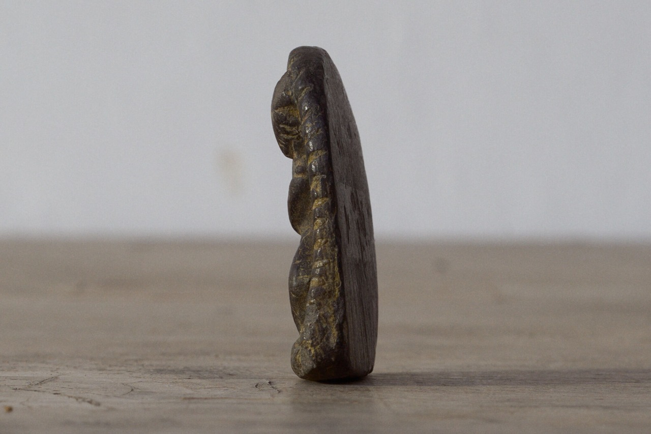 小さな石の仏様 B