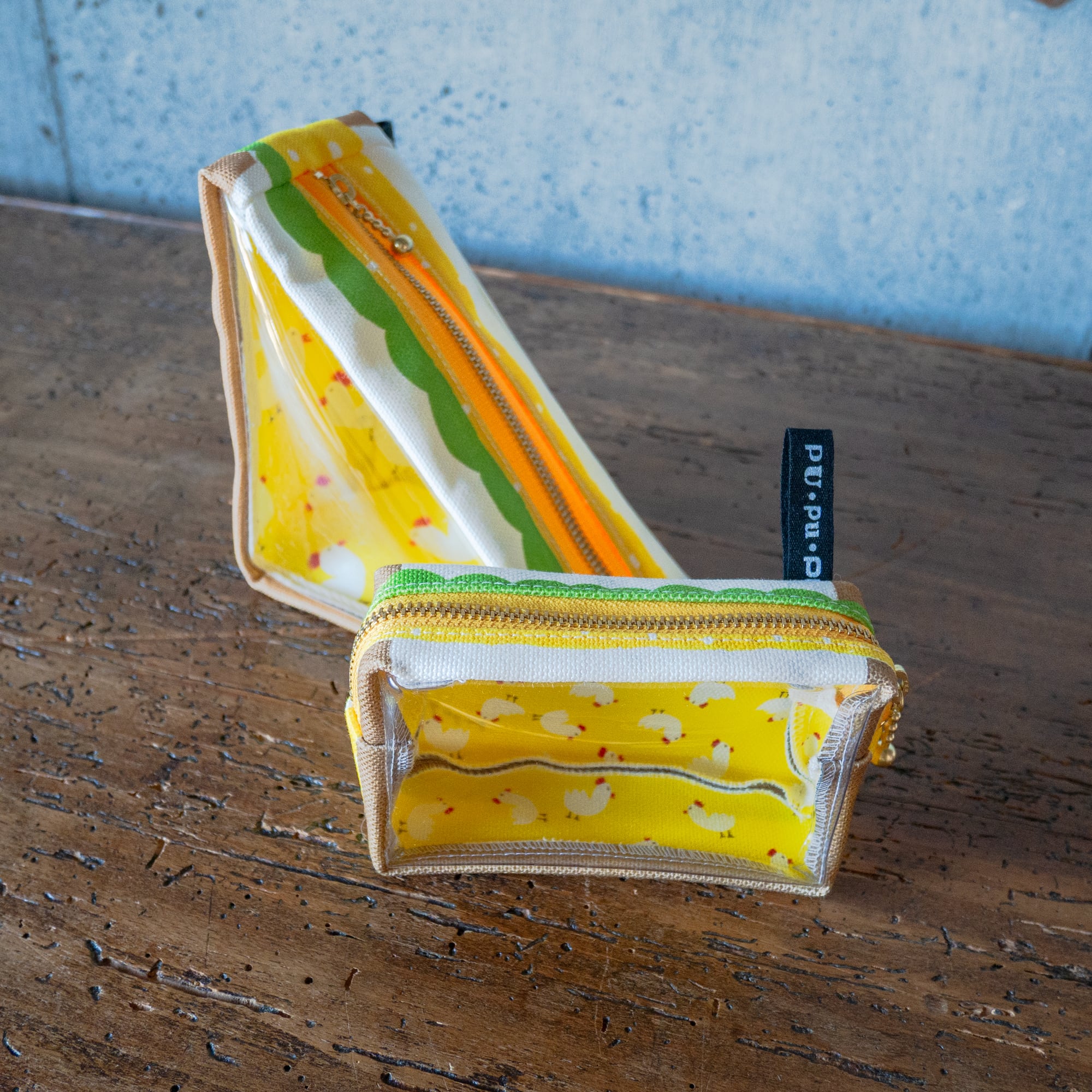 四角サンドのクリアポーチ