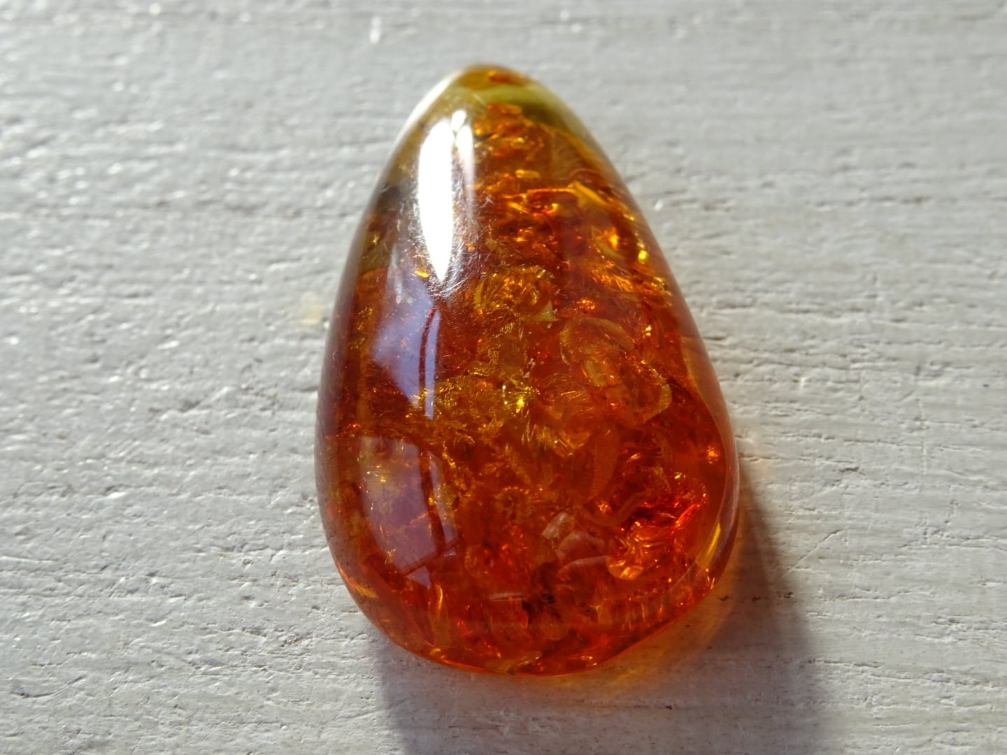 バルティックアンバー（バルト海琥珀） ~蜜色の海~ | 虹石屋