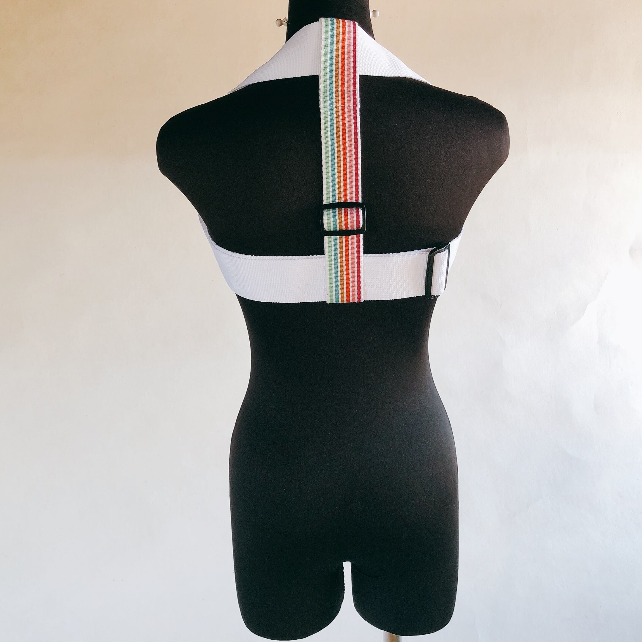 チェストハーネス ホワイトレインボー