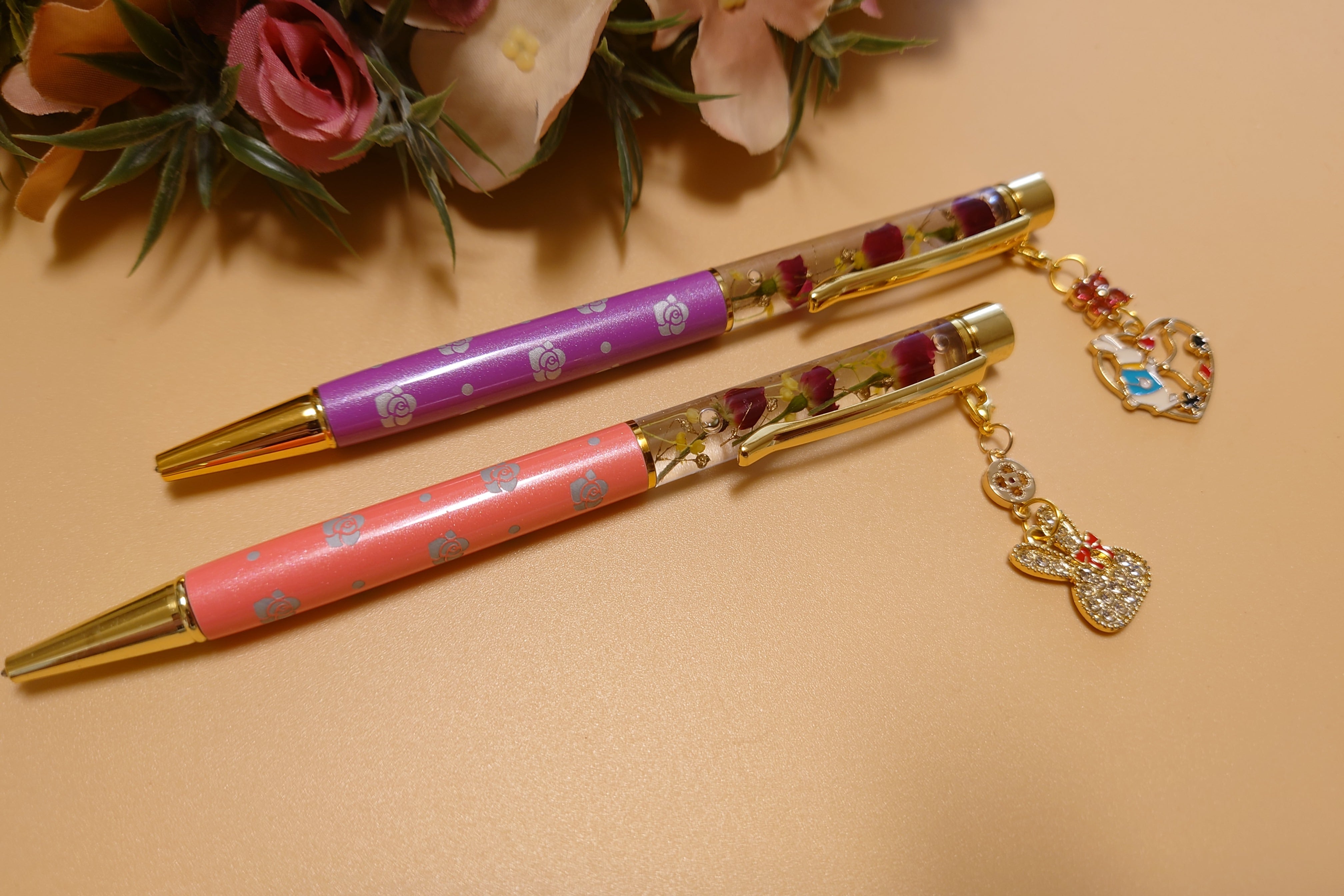 うさぎ・リアルなミニ薔薇・ハーバリウムボールペン・フルカスタム  