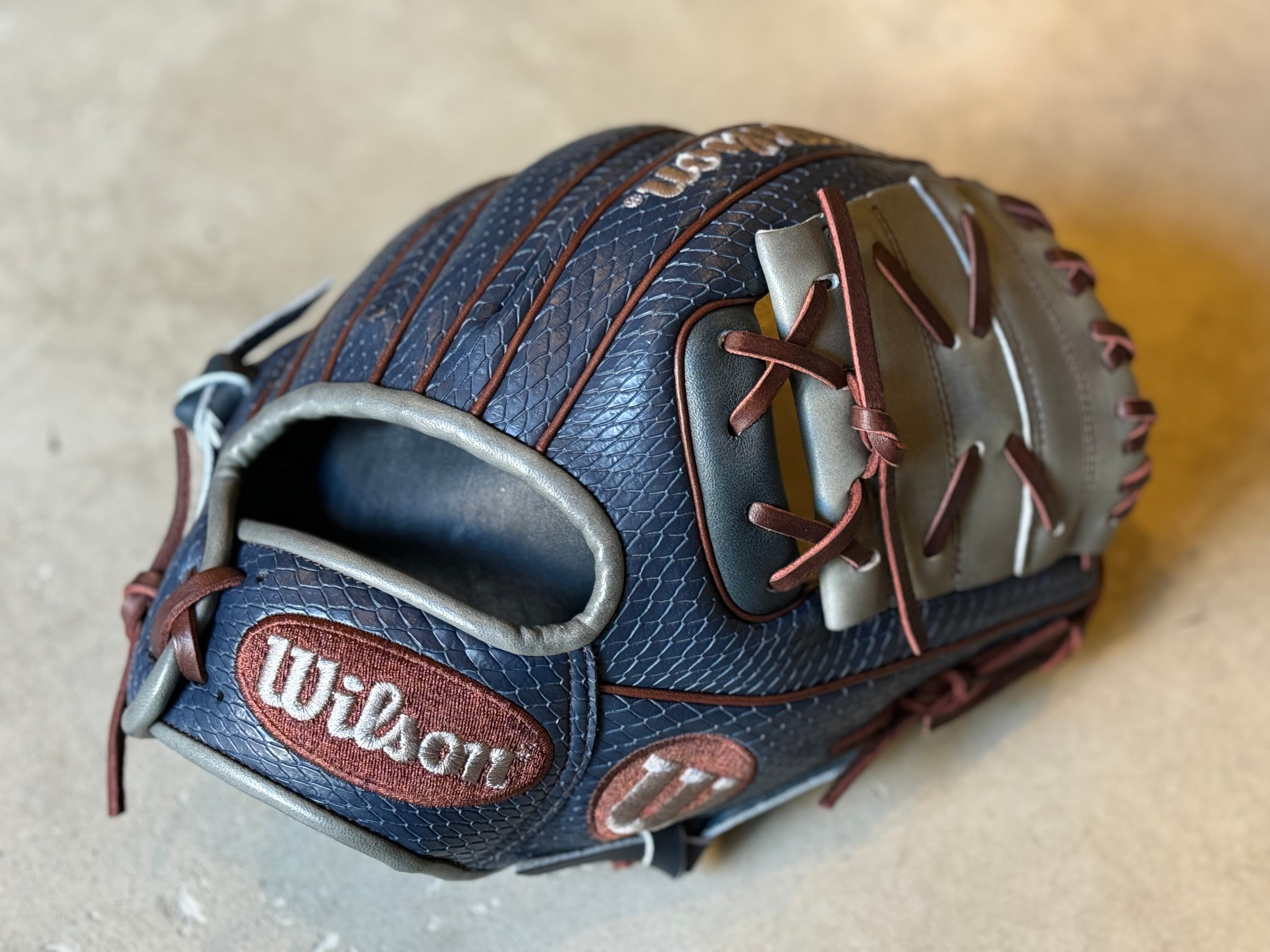 2024年限定モデル The Wannabe Hero X2型【Wilson】軟式用グラブ 2024年限定モデル The Wannabe Hero X2型【Wilson】軟式用グラブ