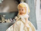 布花ホワイトドレス　「Nancy Ann Story Book Doll」（欠け・穴あり） 画像6