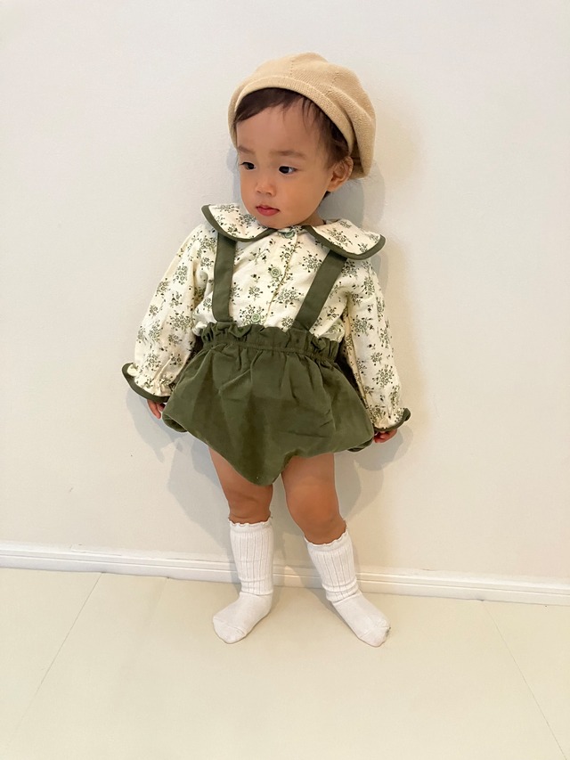 【取寄】着回しも楽しめる丸襟花柄ブラウスとサスペンダーブルマセット