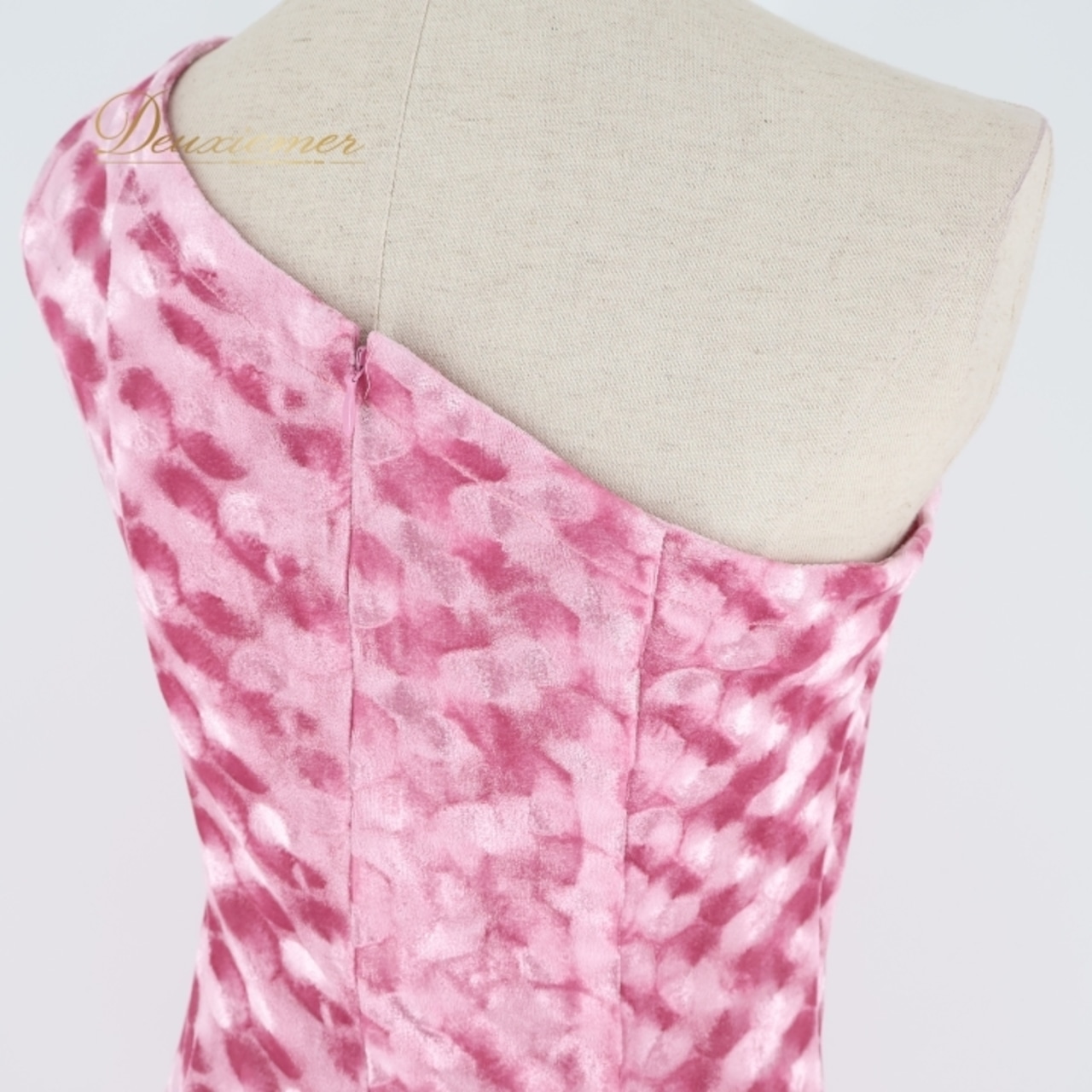 フラダンス 衣装 ワンピース ドレス マーメイドライン エムエムジェイ ピンク系 MermaidLine MMJ ワンショルダー ベロア ワンカラー かわいい 華やか 鮮やか 明るい 上品 高級感 おしゃれ ハワイアン アロハ フラ ダンス レッスン 練習