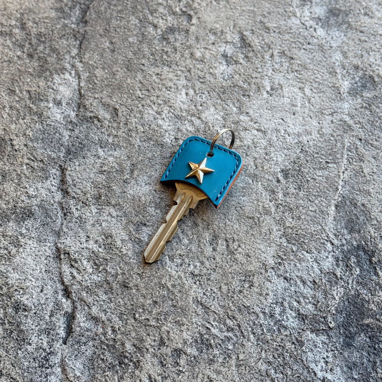 【限定商品】キーカバー バーンスター ブライドルレザー(スカイブルー)