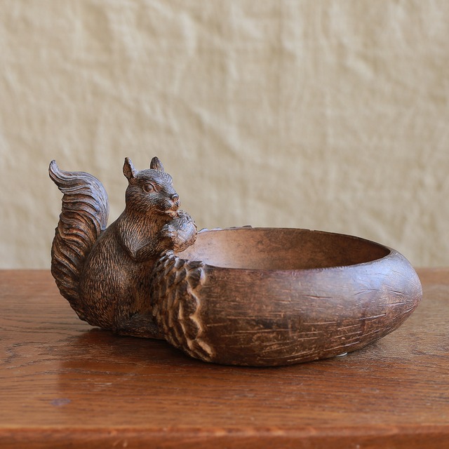 リスがやってくる小物入れ 2