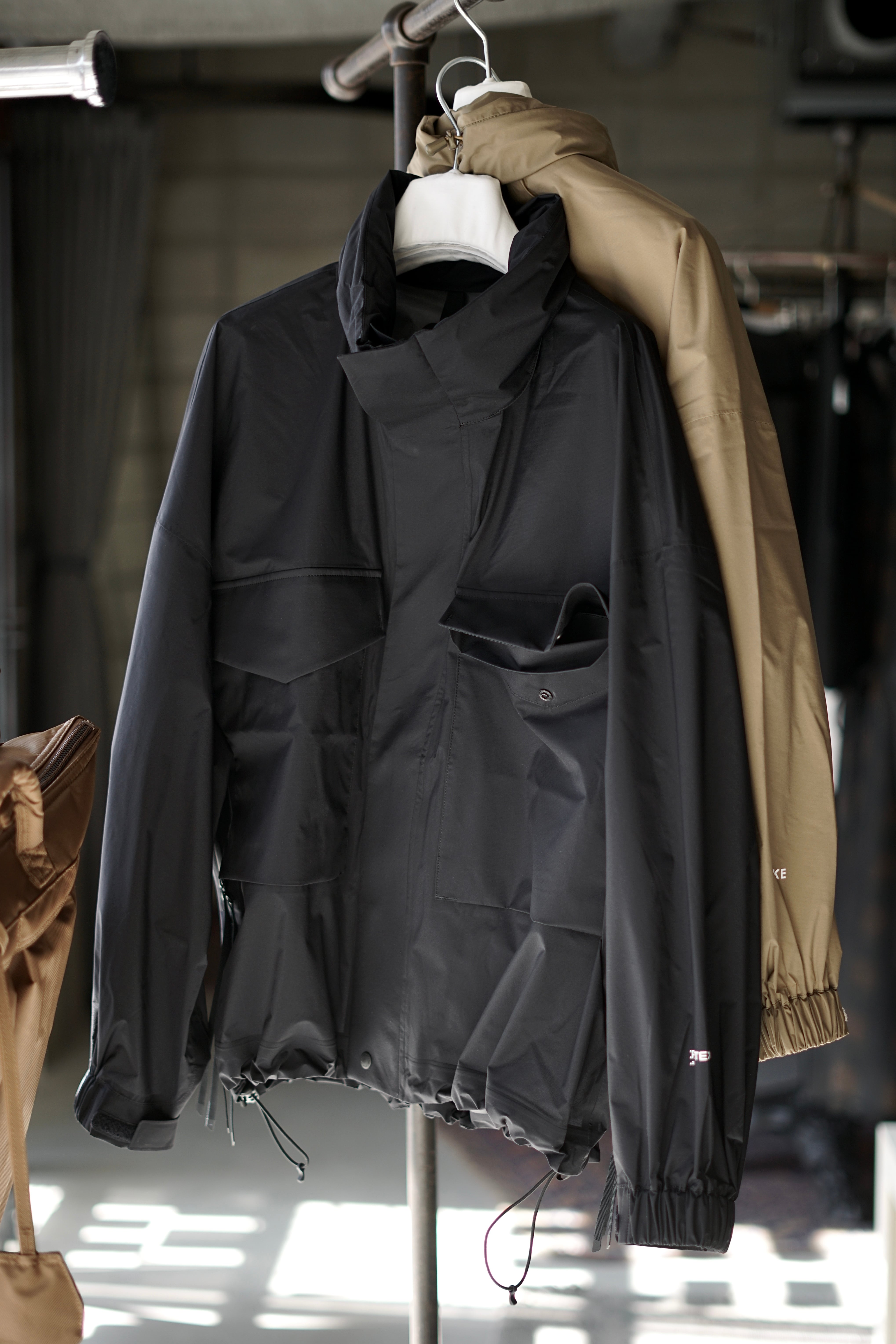 HYKE / PERTEX®︎ WEP JACKET ( BLACK , BEIGE ) | JUQUI Online