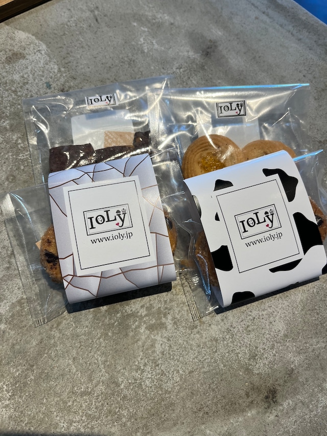 バックに入ったIoLy レッド