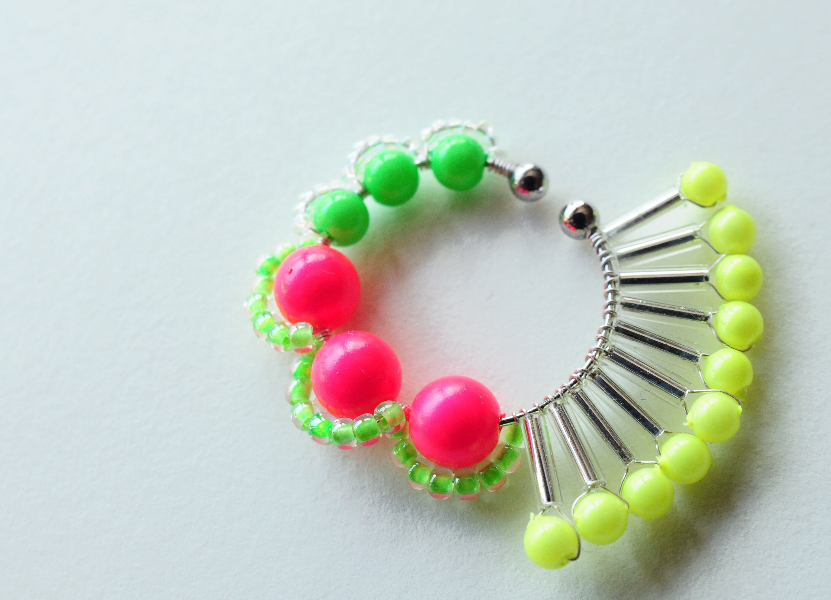 ＜Rollo～イロヅクビジュー～＞イヤーカフ『 ハミングバード/hummingbird 』<NEON/PINK(25)>