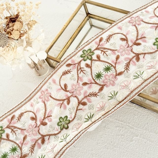 　[ホワイト]インド刺繍リボン 3620