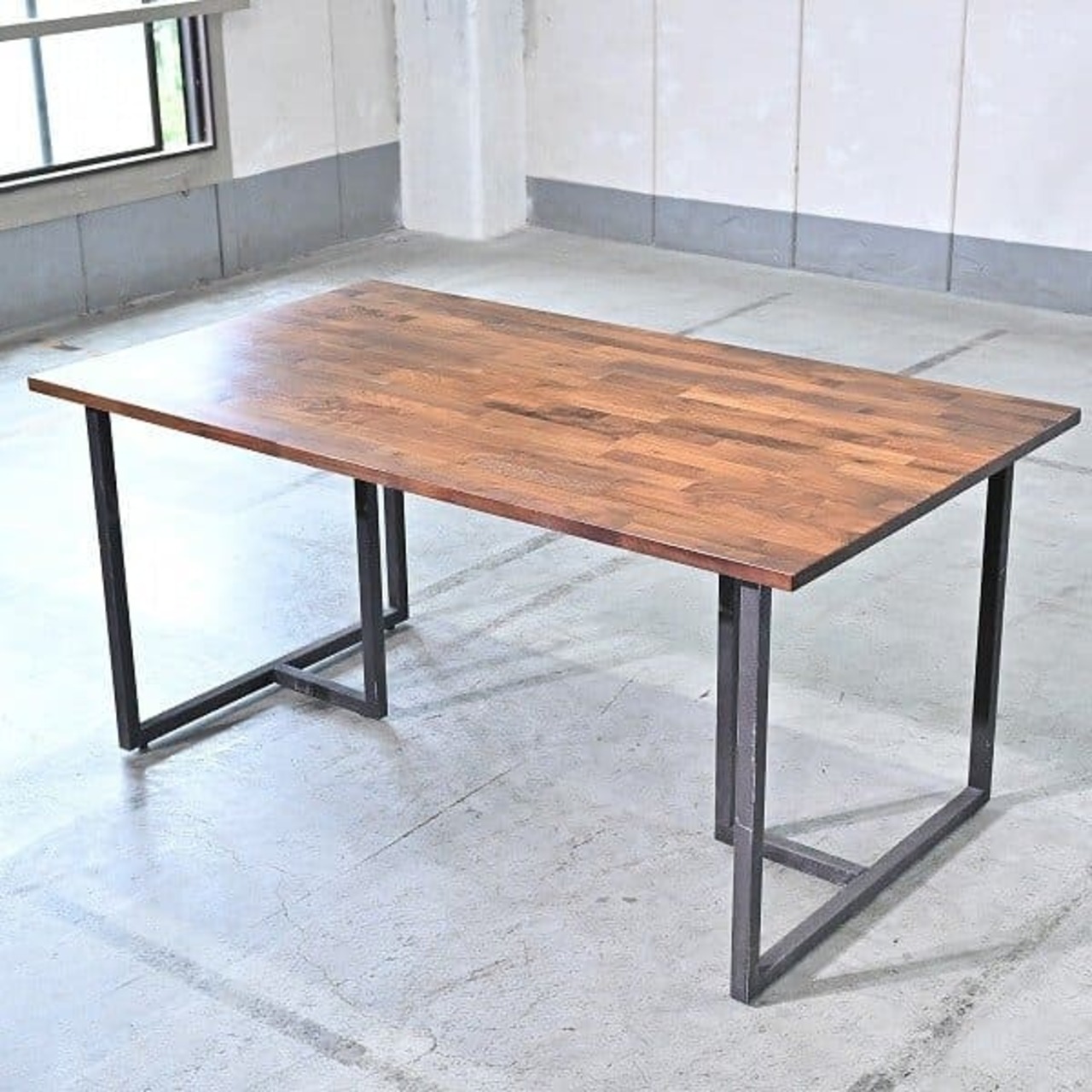 ウォールナット無垢材 ダイニングテーブル アイアン脚 インダストリアル 無機質 食卓 机【中古家具/中古インテリア/USED家具ユーズド家具/リサイクル】