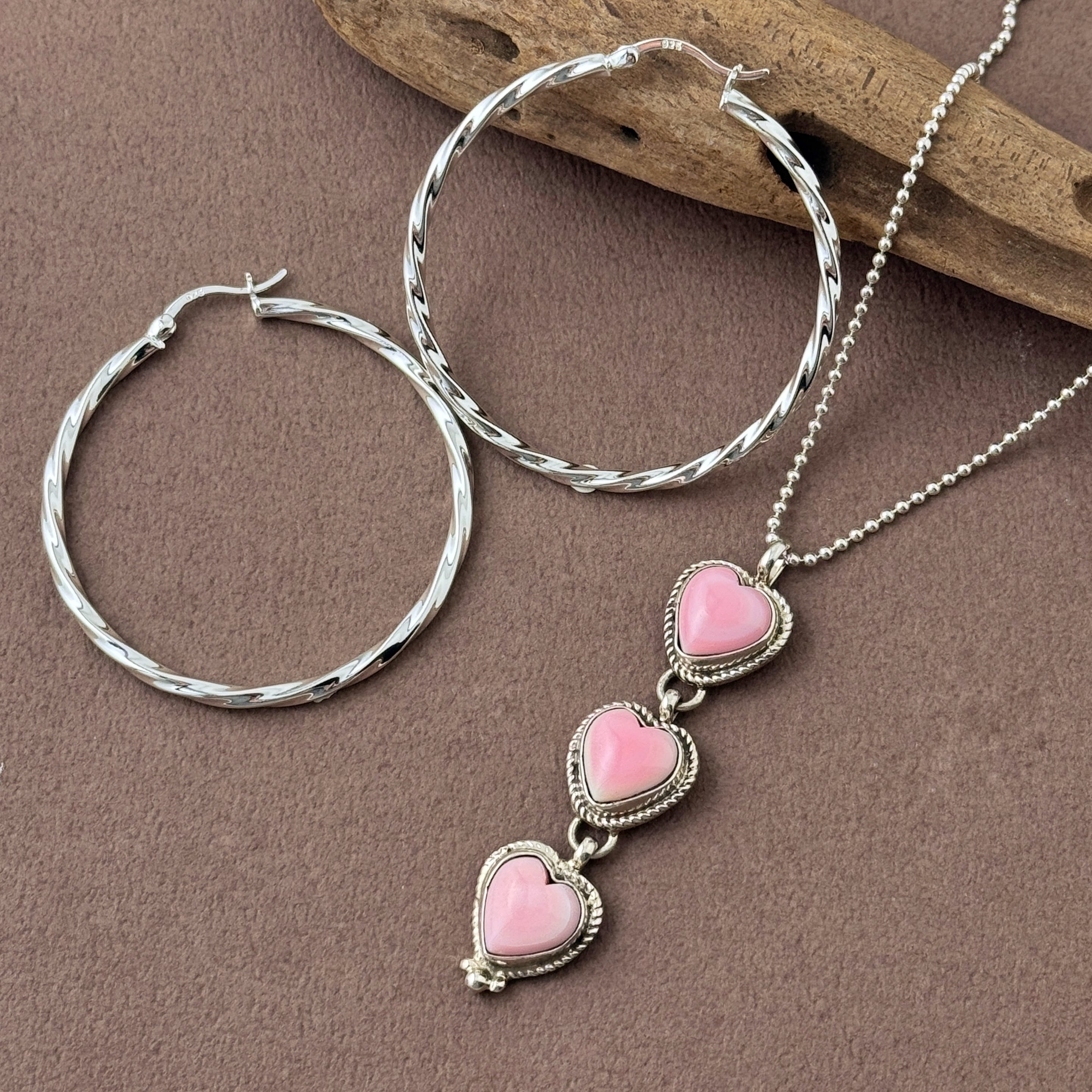 Indian Jewelry》 3連 ハート コンクシェル ペンダント ネックレス