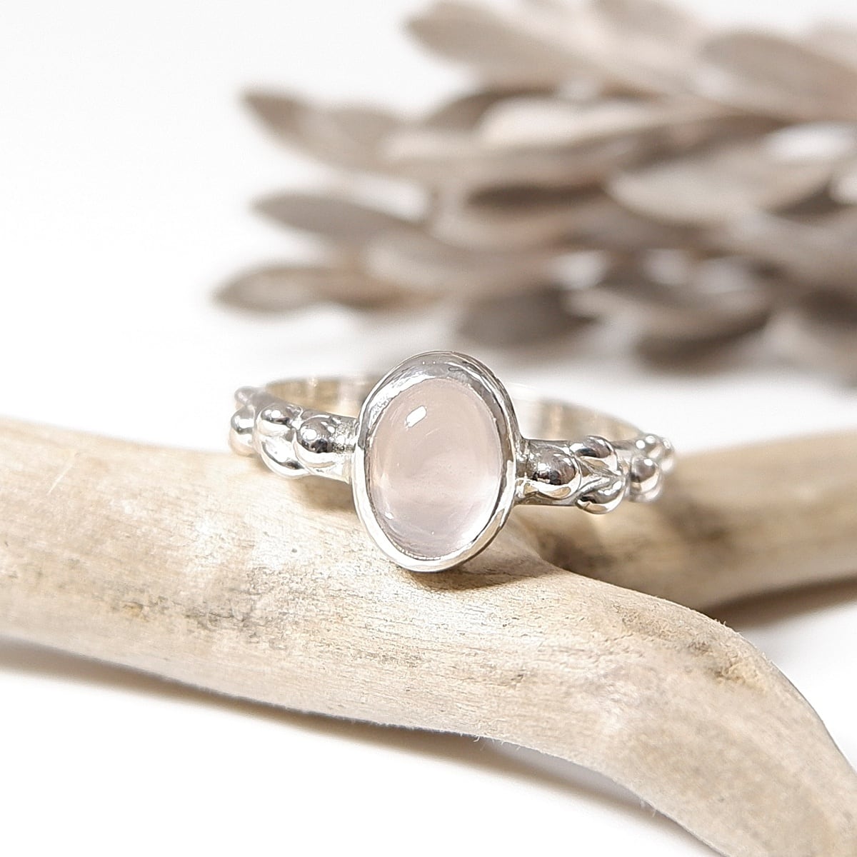 高品質虹入り神秘的クォーツインクォーツリング1点物 光の条線～ローズクォーツの粒飾りリング 約11.5号 天然石アクセサリー