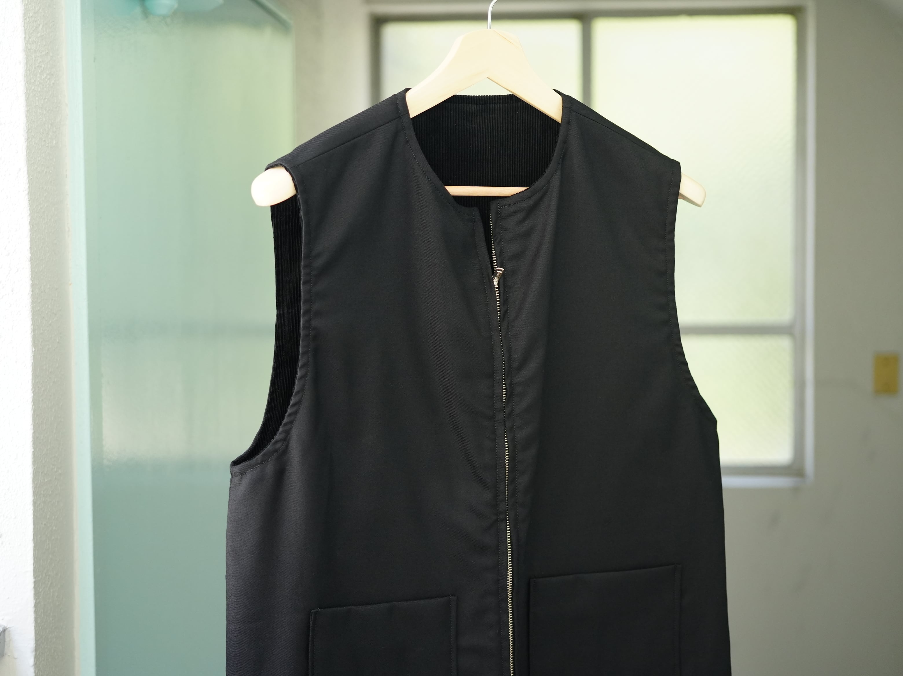 BISOWN (ビソウン) / CORDUROY × WO/CA REVERSIBLE VEST black