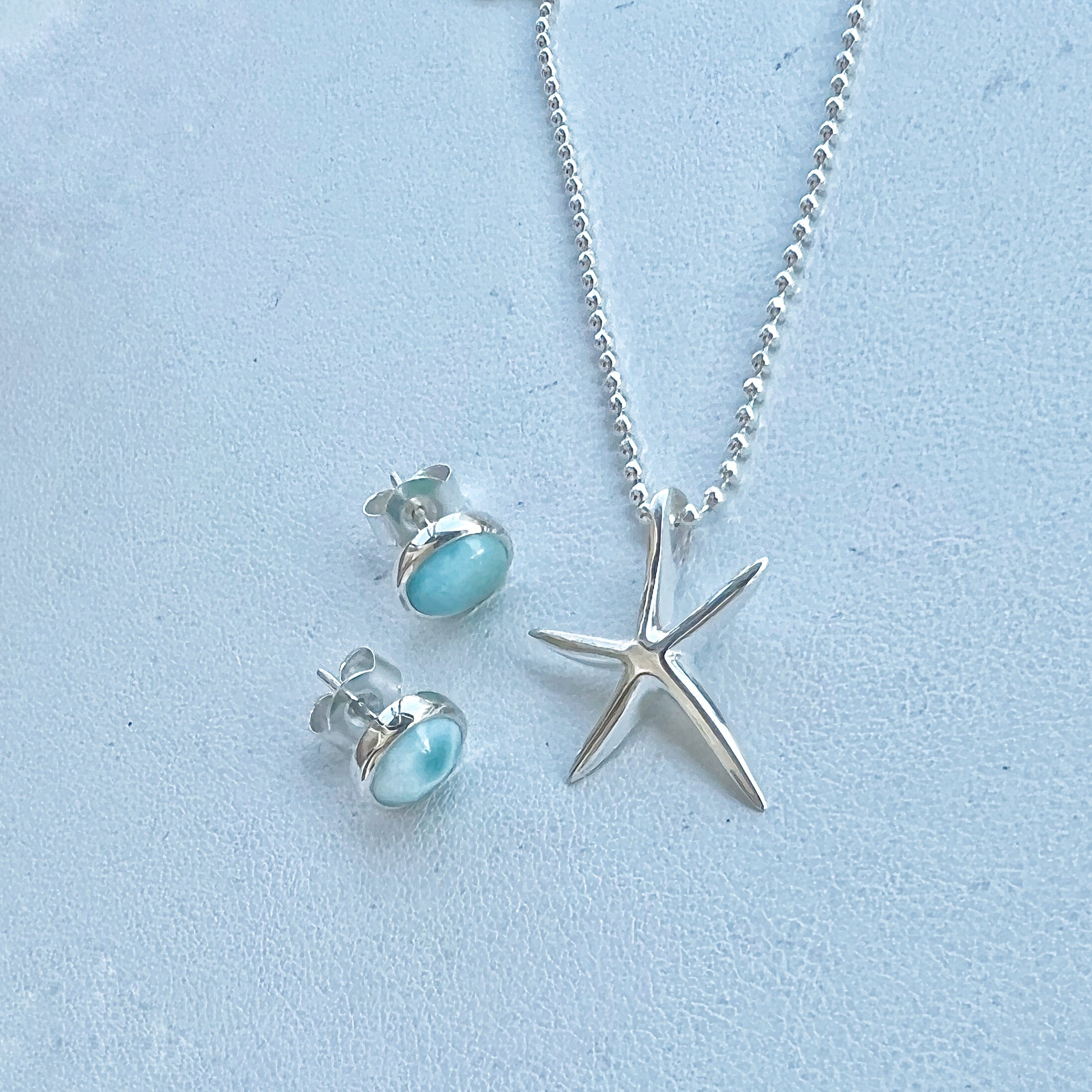 ラリマー オーバル スタッドピアス 0.6 x 0.8 cm. 小さめピアス