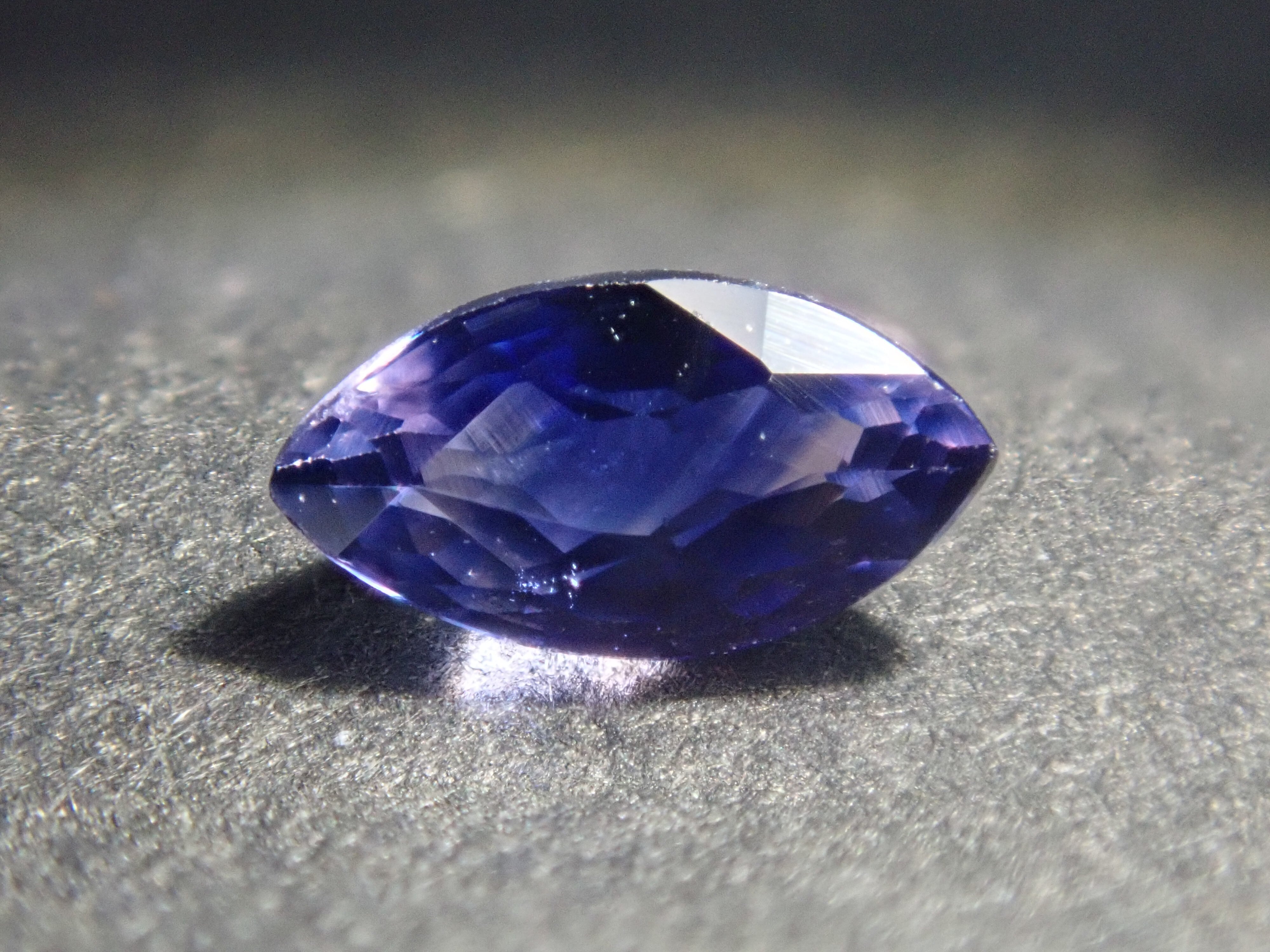 タンザニア産ウィンザーパープルブルーサファイア 0.207ct