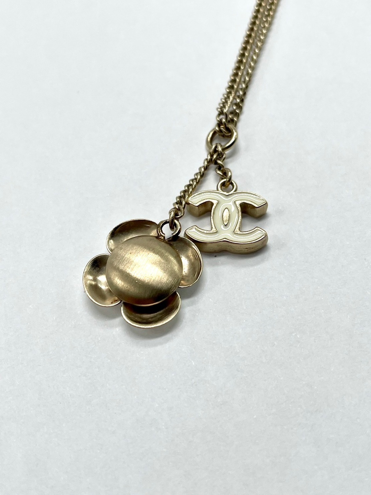 CHANEL 　カメリアネックレス