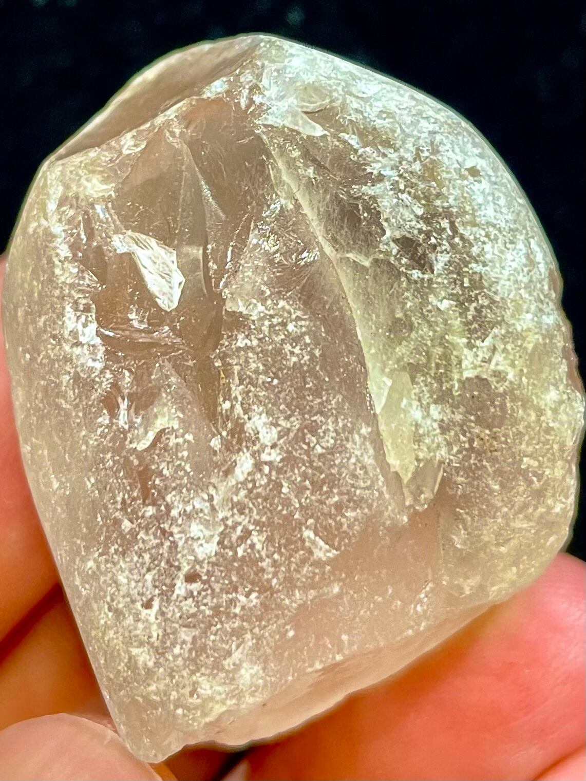 3) 慈悲と愛のエナジー「ピンク・メタモルフォーシス」川流れ原石