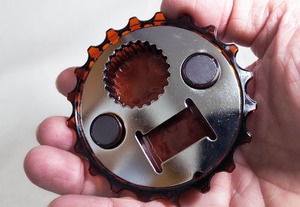 海外バルの雰囲気をご自宅へ！【マグネットボトルオープナー】ボトルキャップ型