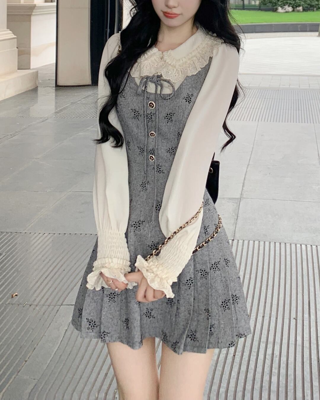 Uネックプリーツグレーワンピース 24WP11016 | Deelia