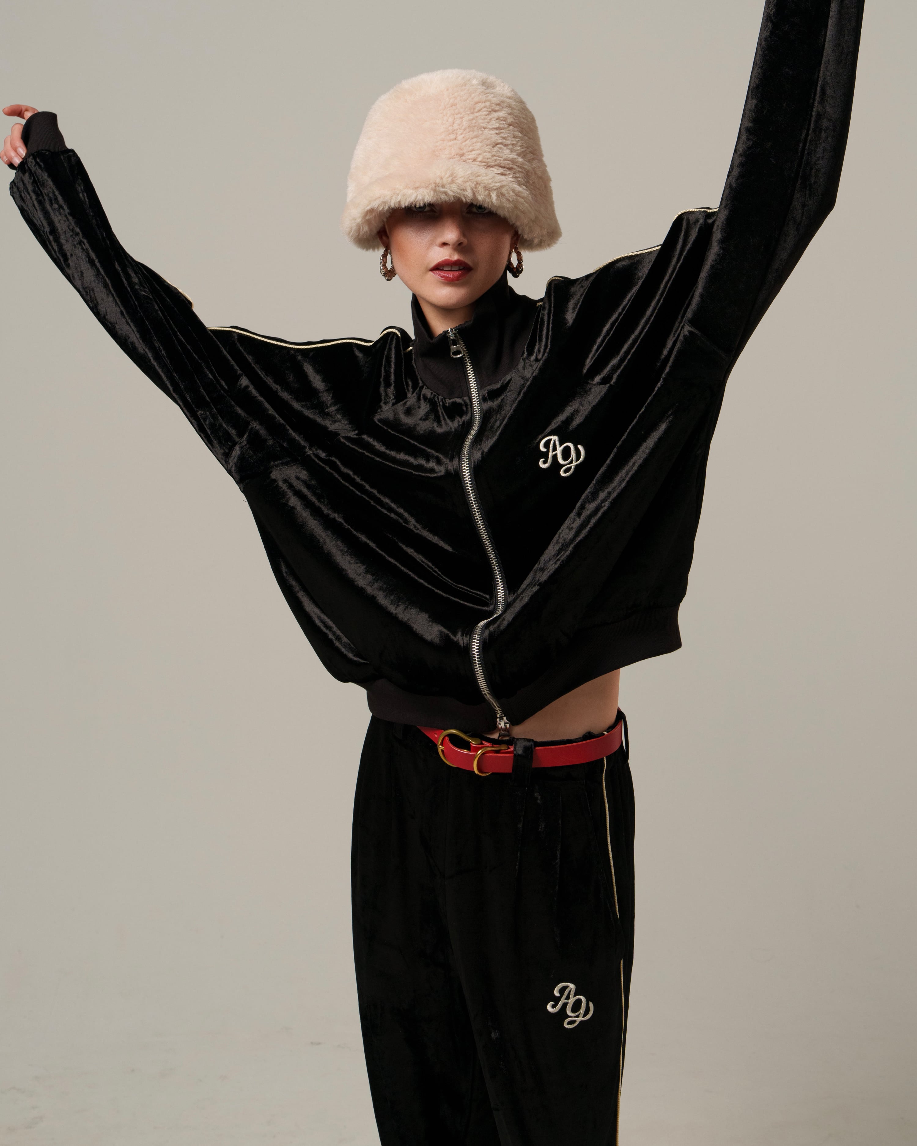 Clash Velour Gathered Pants / Black | AMBERGLEAM
