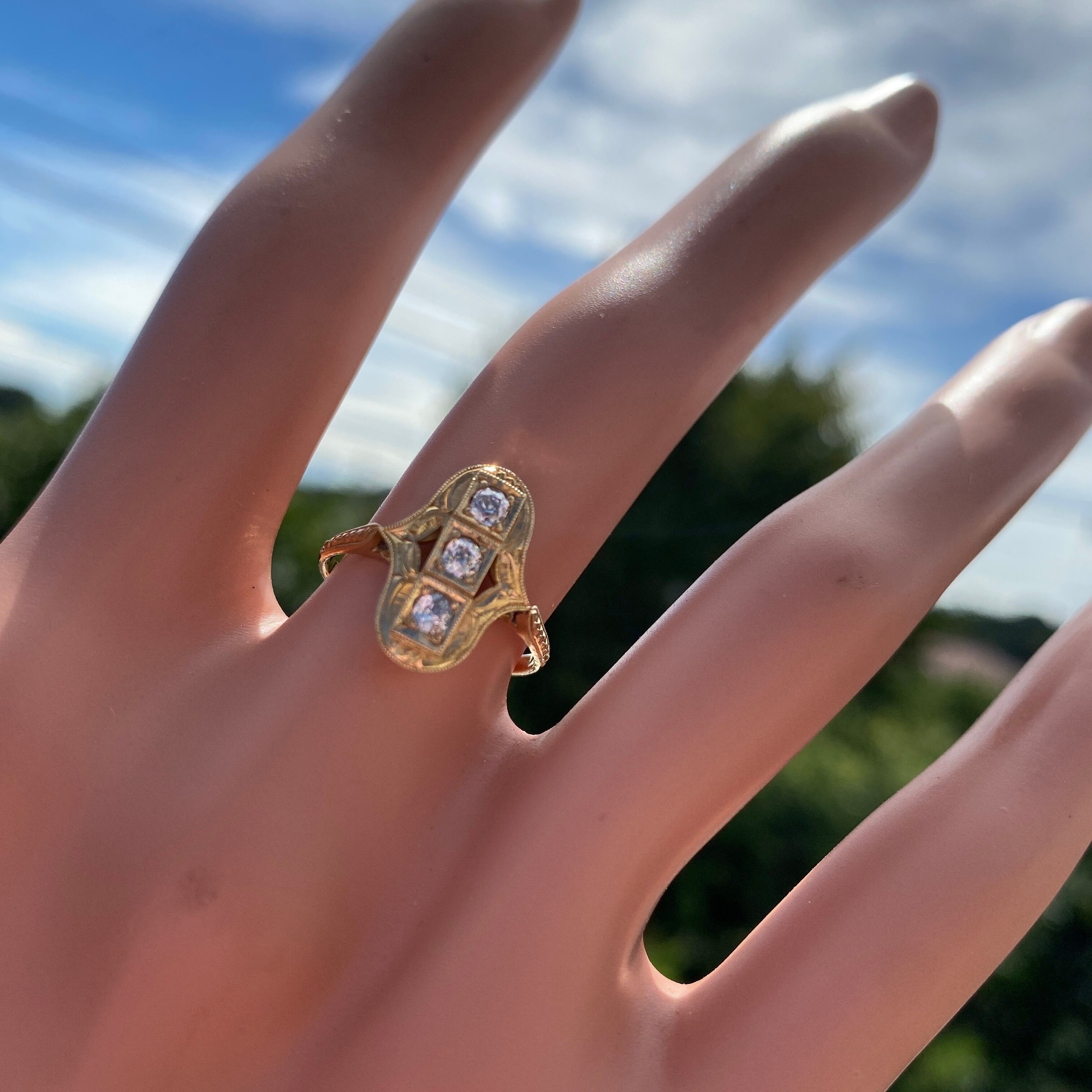 ヴィンテージ 和彫り18金ダイヤモンド3粒の端正なリング