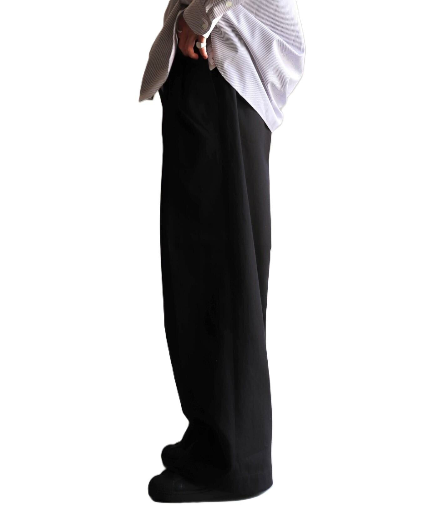 UNIVERSAL PRODUCTS. / 253-60502 2TUCK WIDE CHINO TROUSERS (BLACK