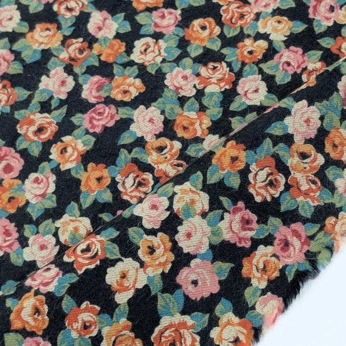 リバティ・ファブリックス ●エアリーコット生地● Hedrium ヘドリウム 黒地&オレンジ 約108×50cm