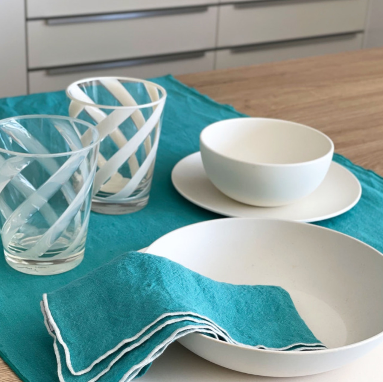 クリーム:メタクリレート スパイラルグラス 高級アクリルグラス ファオリラウンジャルディーノ イタリア fiorira un giardino 大きい 壊れない 高い透明度 軽い 食洗機対応 透明 割れない コップ グラス アウトドア 高級