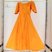 フラダンス 衣装 ワンピース ドレス Makalani オレンジ系 日本製 ワンカラー 五分袖 光沢感 無地 シンプル 高級感 上品 かわいい 鮮やか 華やか 明るい ハワイアン アロハ フラ ダンス レッスン 練習 ドレッシー 軽やか