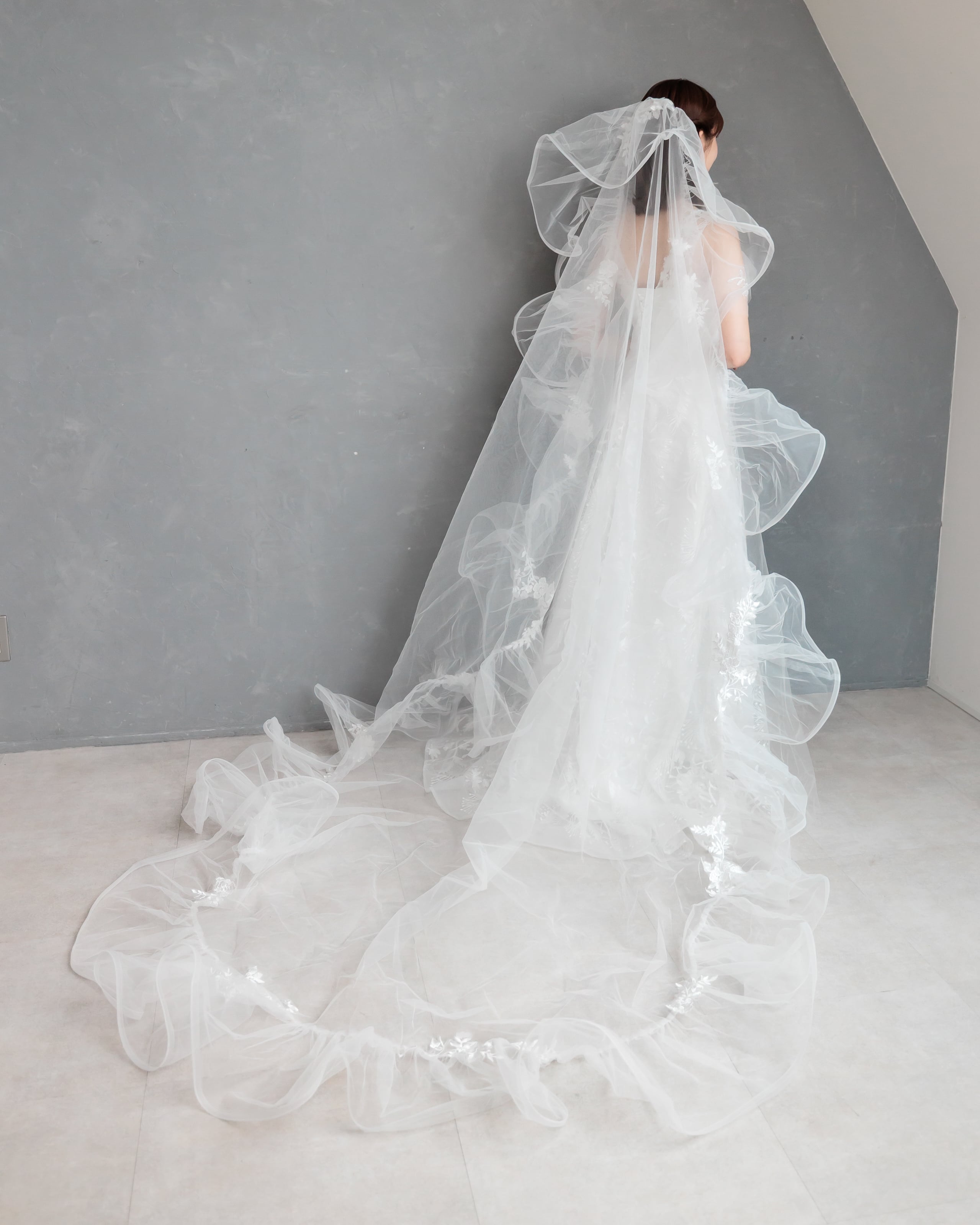 ドレープエッジ （刺繍モチーフ）ロングベール【VL2511-09