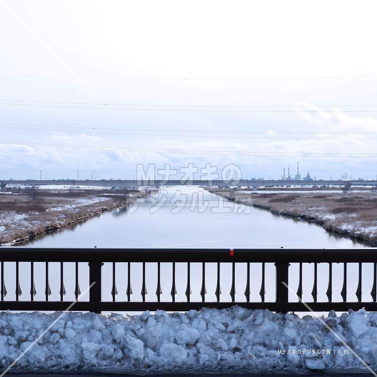 冬の新釧路川と橋　Shinkushiro River and bridge in winter