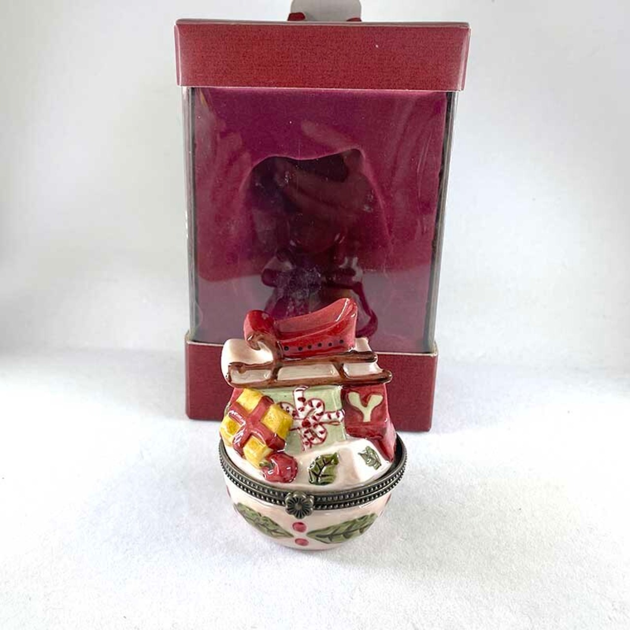 ビレロイ＆ボッホ　小物入れ　クリスマス小物　プレゼントとそり 陶器の小物入れ　17otc40